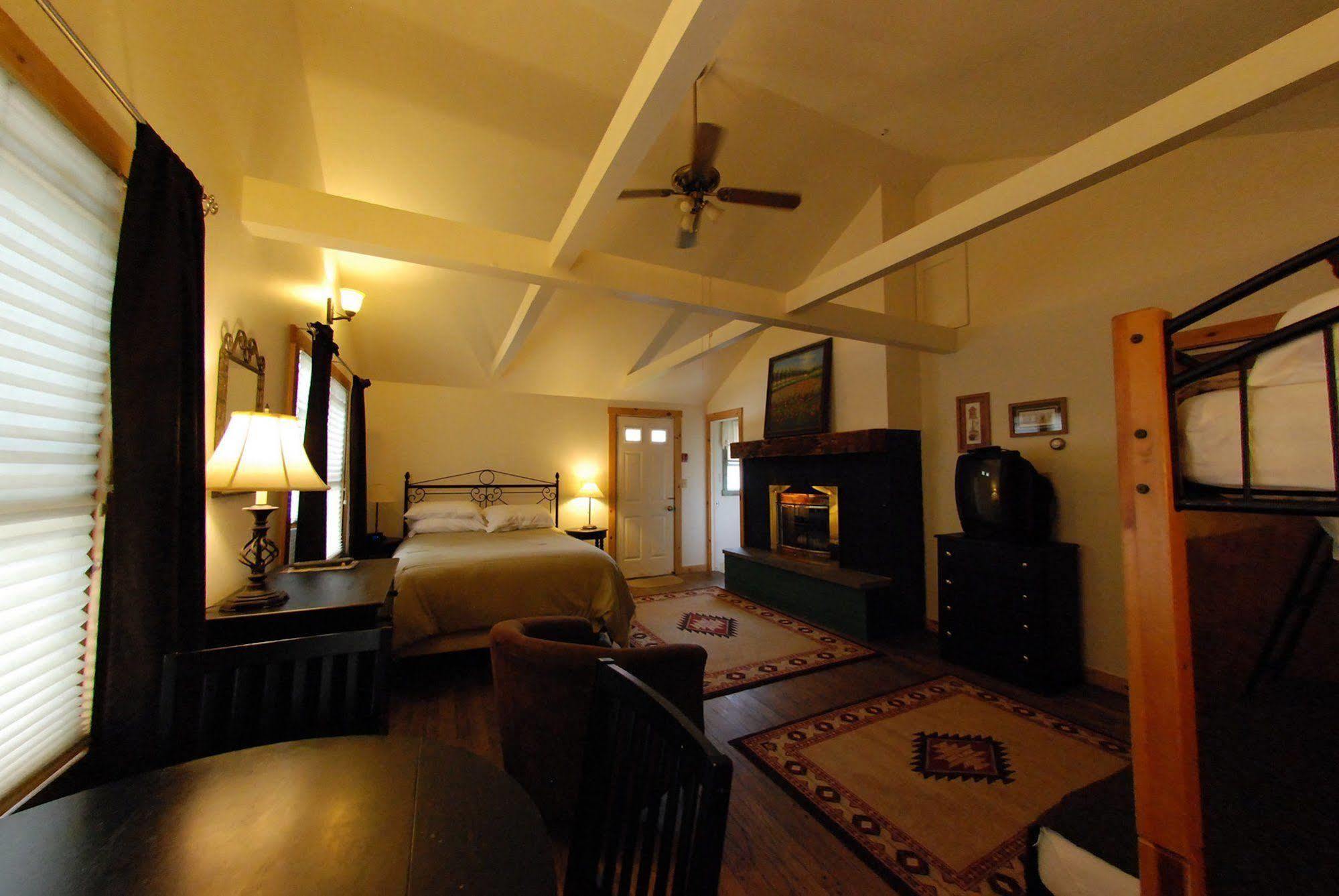 Hyde Away Inn Waitsfield 外观 照片